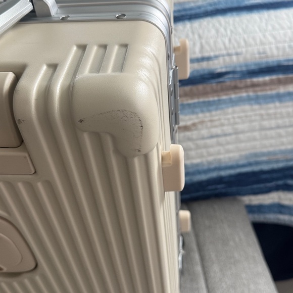 Noble Carry on Luggage - Picture 5 of 9